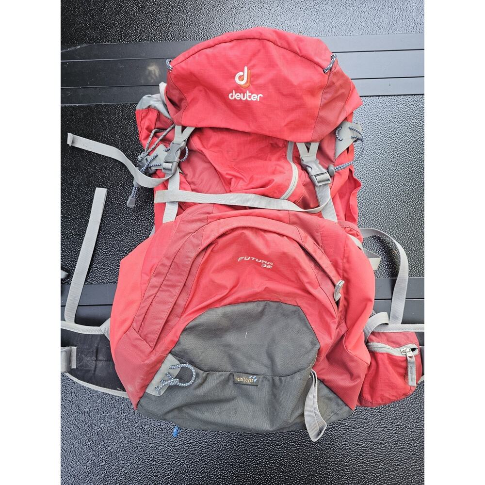 Deuter Futura 32 AC Backpack - Hydration Compatible - Great Daybag